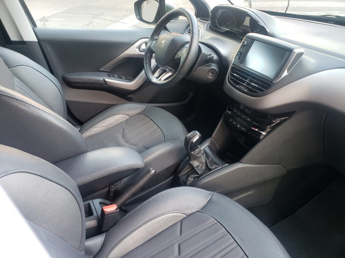 Peugeot 208 Feline