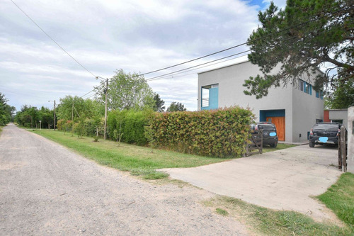 Casa Con Parque Y Pileta, Barrio El Rodeo