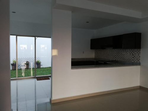 Imagen 3 de 22 de Lomas De La Rioja, Casa En Renta De 3 Recámaras