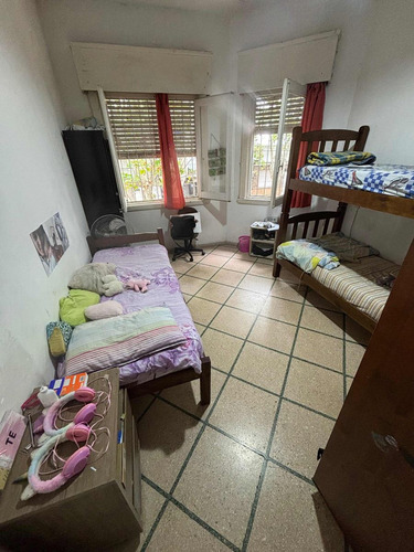 Venta De Casa Con Renta, Sobre Calle San Martín