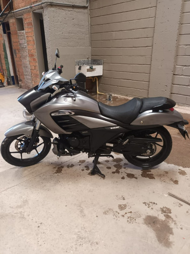 Moto Suzuki Intruder 2019