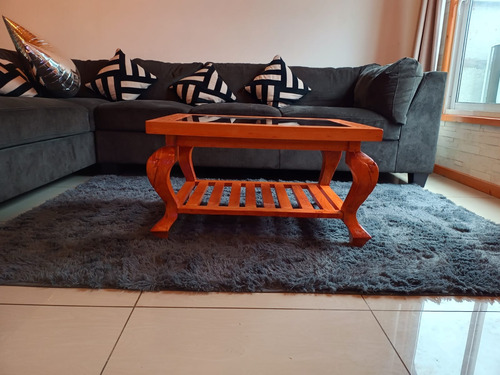Mesa De Centro, Tallada Y Con Vidrio