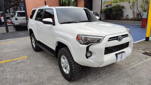 Imagen 2 de 7 de Toyota 4 Runner