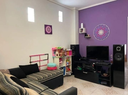 Imagen 4 de 10 de Excelente Triplex 4 Ambientes Con Patio Y Cochera. Escucha O