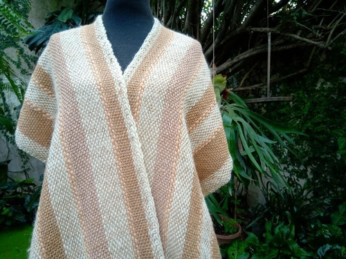 Imagen 3 de 3 de Ruana, Pura Lana Blend Merino, Hecha A Mano. Mod. Quebracho