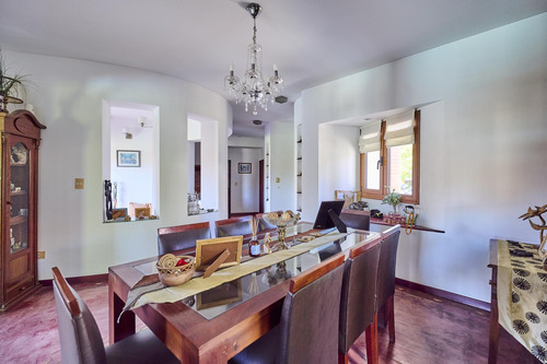 Venta - Casa 7 Amb. En Camino Real Con Jardín, Pileta Y Quincho Cerrado
