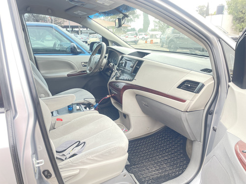 Toyota Sienna Le Aa Ee At
