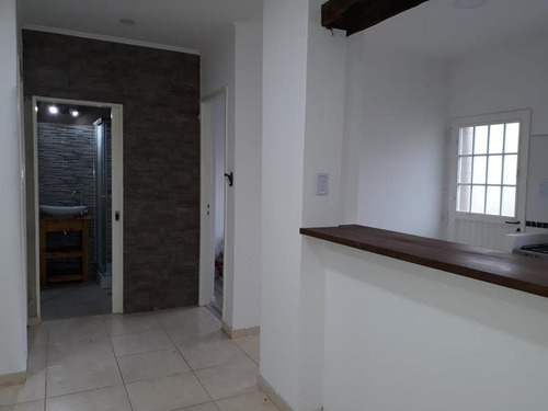Ph En Venta De Tres Ambientes En Castelar