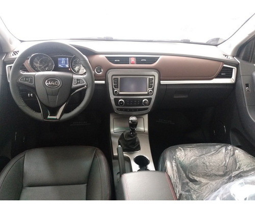 Imagen 8 de 20 de Jac T6 Pick Up Cabina Doble 4x4 0 Km 2023
