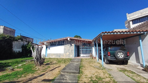 Casa En Venta En Urb. Andres Bello 24-14808 Jcm