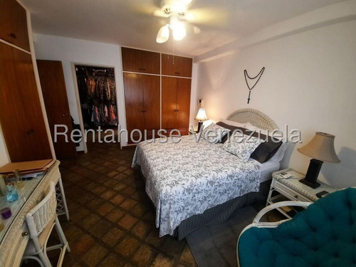 Bello Townhouse En Venta Ubicado En La Tahona 25-15574