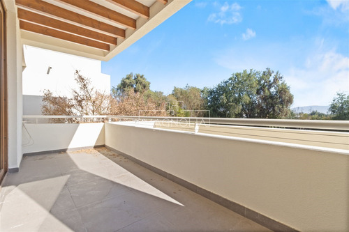 Casa En Venta De 6 Dorm. En Colina