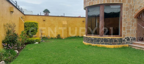 Casa En Renta, Estilo Colonial, 4 Recámaras, Jardín, San Pedro Cholula, Puebla