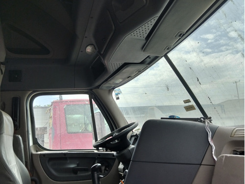 Camion Freightliner Cascadia Motor Amarrado
