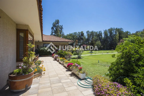 Parcela Venta En Batuco, 4 Dormitorios Y 5 Baños. Piscina.