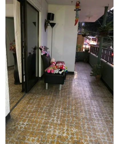 Venta De Casa En Piso 2 - La Estrella (av Principal)