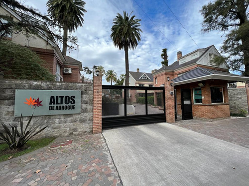 Casa En Altos De Adrogué