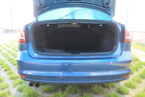 Imagen 11 de 15 de Volkswagen Jetta Trendline Aut Azul 2017
