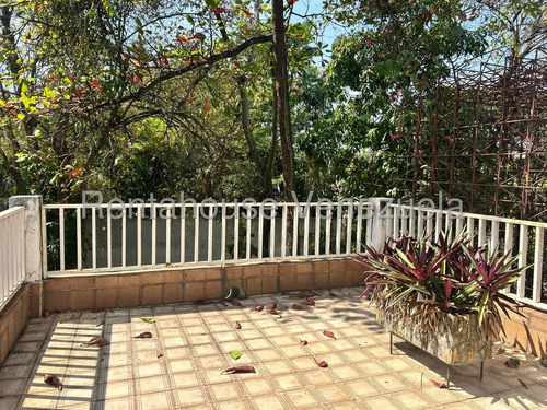 Se Vende Casa Para Remodelar ,de 3 Niveles ,ubicada En San Bernardino 25-17282