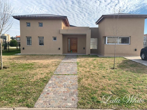 Imagen 1 de 24 de Venta - Casa En Santa Juana - Canning