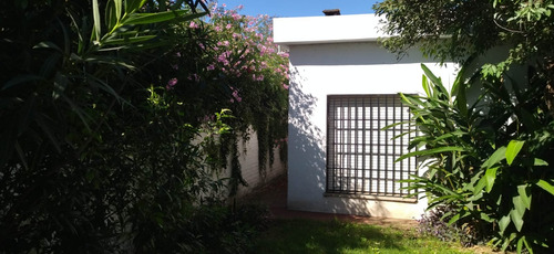 Casa En Barrio Los Boulevares