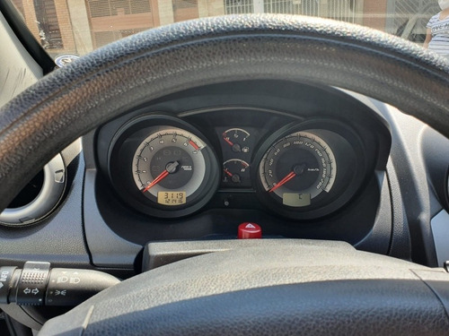 Imagem 10 de 14 de Ford Fiesta Sedan 2011 1.6 16v Se Flex 4p