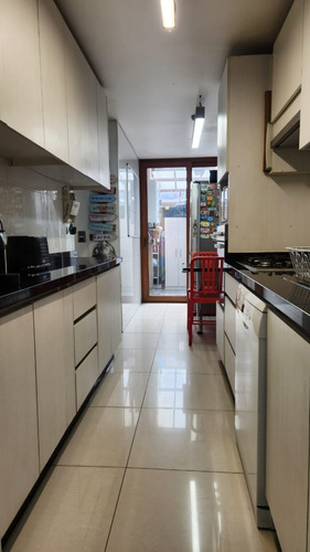 Condominio, Pasos Del Metro, Bajos Gastos Comunes.