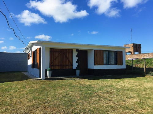 Venta De Muy Linda Vivienda De 2 Dormitorios