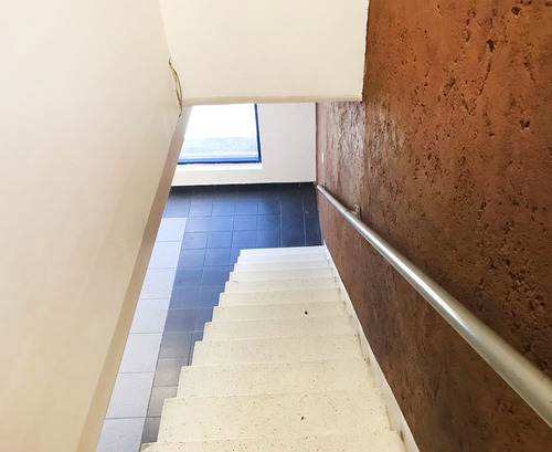Bodega En Venta, Con Oficinas Y Almacén De 600 M2