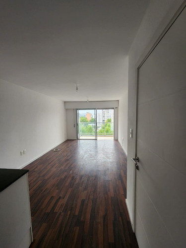 Imagen 2 de 16 de Alquiler Cordon 1 Dormitorio, Piso Alto, 2 Terrazas, Al Frente
