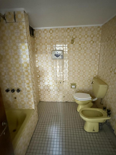 Oficina En Venta Con Balcón , Zona Centro