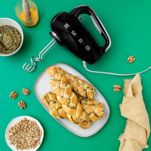 Smeg Black 50s Retro Electric Hand Mixer Con Un Juego De Bat