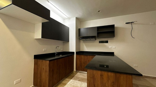 Departamento-estudio En Complejo Vertical, Zona Norte Premium, Mérida. Venta