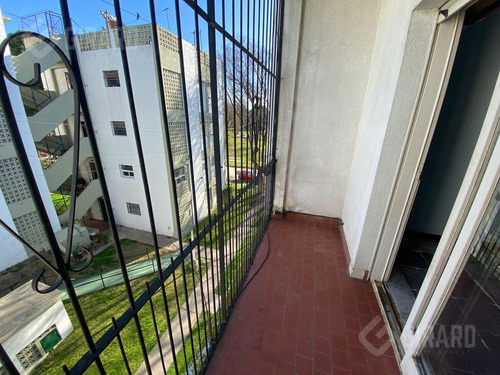 Imagen 6 de 30 de Venta 3 Amb. Al Contrafrente Con Balcón Saliente, Zona Constitucion.