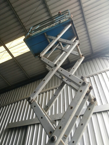 Imagen 2 de 10 de Alquiler Plataforma Elevadora Tijera