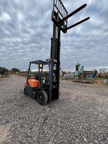 Imagen 4 de 17 de Autoelevador Diesel Doosan 2009 C/4400hs Uso Envios Al Pais