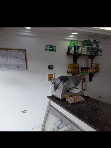 Imagen 9 de 10 de Se Traspasa Local Comercial Más Fondo De Comercio