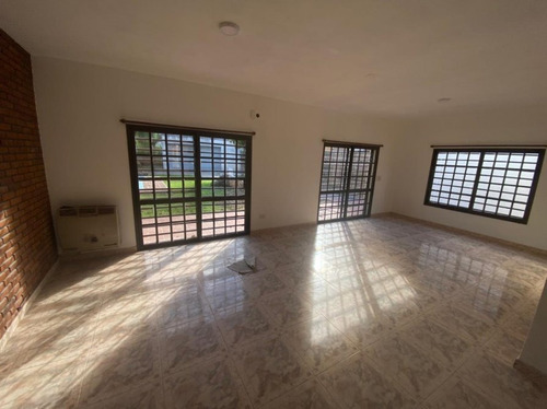 Imagen 3 de 11 de Hermoso Chalet 5 Ambientes En Gran Zona