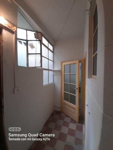 Imagen 10 de 14 de Jujuy Esq Hipòlito Irigoyen: Edificio Francés De Categoría. Todo Externo, Apto Profesional O Vivienda
