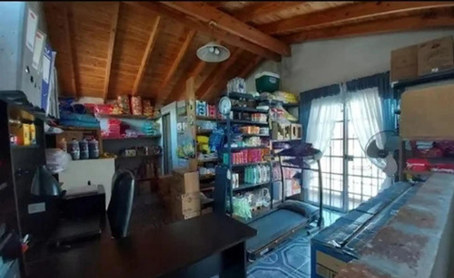 Casa En Venta - 3 Dormitorios 2 Baños - Cochera - 230mts2 - Morón