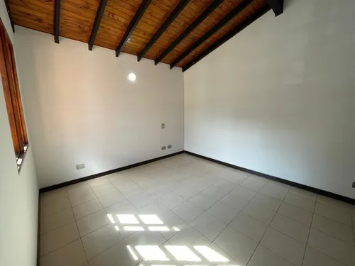 Casa En Arriendo En Robledo, La Pola. Cod A16552