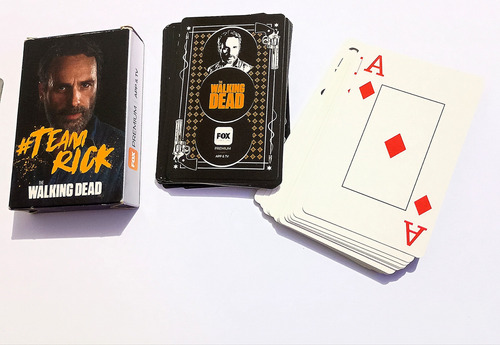 Kit Cordão Baralho Card Pin Ccxp Cinemark Fox Nerd Geek Preto Ccxp The Walking Dead Star Trek Cinemark Iron Studios Pop Evento Nerd Geek Português