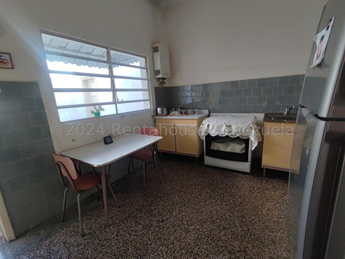 Casa En Venta En La Carlota 250mt2 3 Habitaciones 2 Baños 2 Puestos