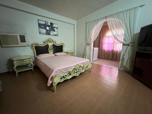 Casa Con Piscina Urbanización Andrés Bello Maracay