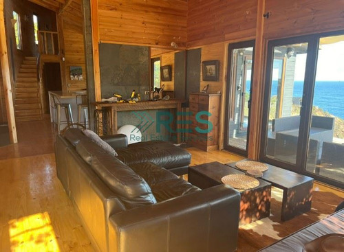 Casa En Venta De 3 Dorm. En Algarrobo