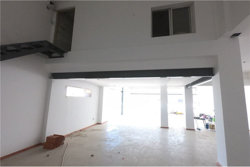 Alquiler Local Comercial En Av. Alem 600