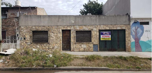 Casa En Venta En Isidro Casanova