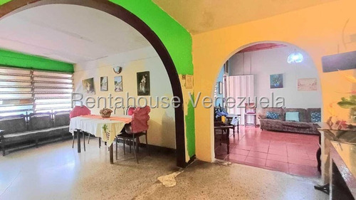 Raiza Suarez Vende Terreno De 347 Mts2 Con Construcción De Un Casa En Excelente Punto Comercial De La Urb Fundalara 2 5 2 4 5 9 8 Baqto, Para Remodelar O Reconstruir Es Ideal Para Inversionistas