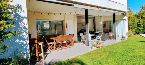 Dueño Directo. Vendo Casa Dueño Directo, Vende En El Canton , Casa Moderna De Diseño Minimalista A La Laguna Con 40m De Costa Propios, Parque Y Piscina Con Solarium