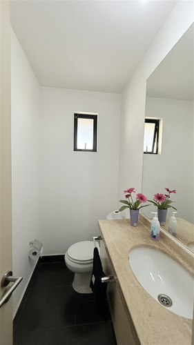 Casa En Venta De 4 Dorm. En Colina